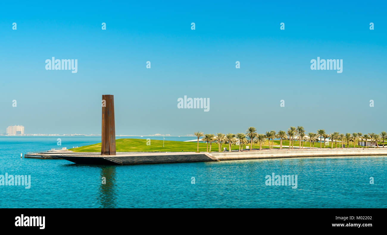 Stahl Obelisk in Mia Park im Museum für Islamische Kunst in Doha, Katar Stockfoto