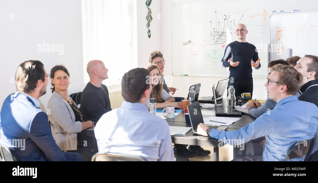 Entspannte IT Business Startup Unternehmen Team Meeting. Stockfoto