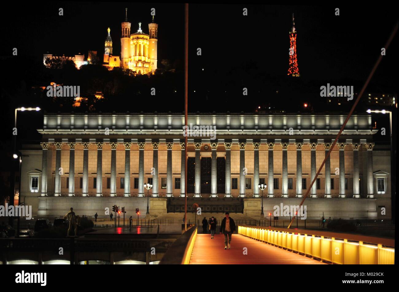 Wunderbare Aussicht auf des Berufungsgerichts Lyon, kleine Eiffelturm und Cathédrale Saint-Jean-Baptiste Stockfoto Wunderbare Aussicht auf des Berufungsgerichts Lyon, kleine Eiffelturm und Cathédrale Saint-Jean-Baptiste Stockfoto