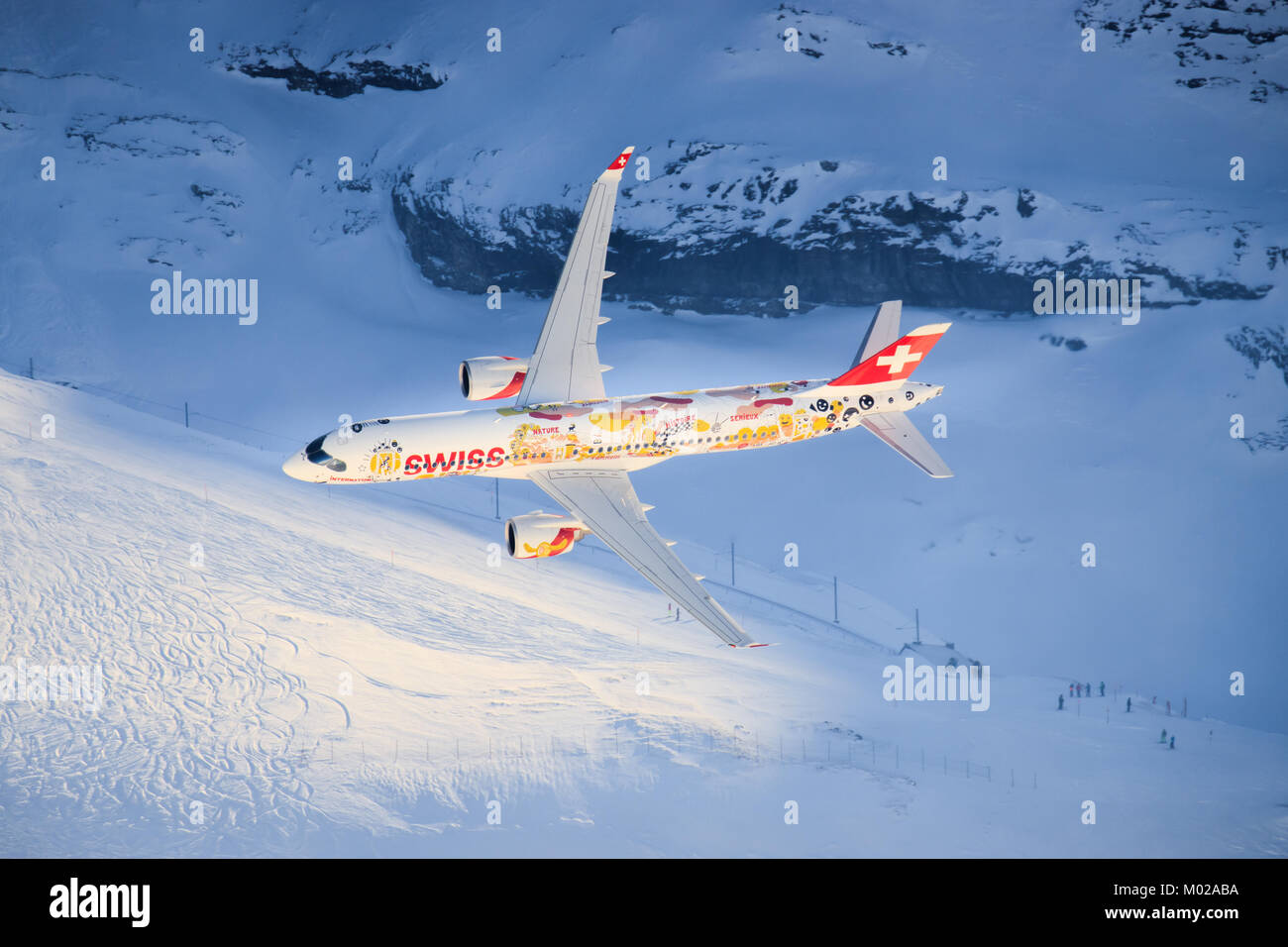Lauberhorn/Schwitzlerand Januar 17, 2018: SIWSS C-Serie und Swis-Airforce Durchführen einer Air Show am Lauberhorn Ski World Cup. Stockfoto