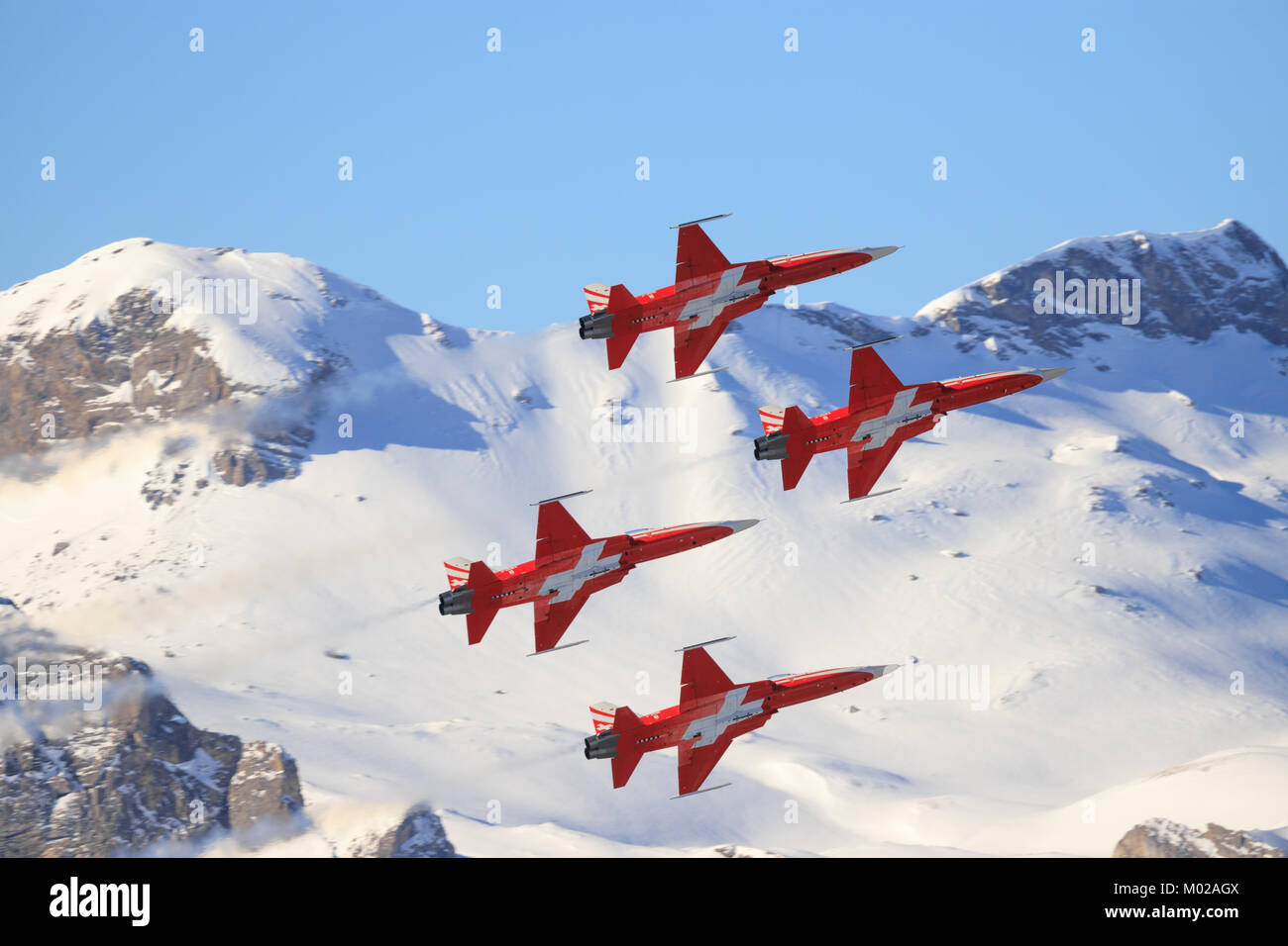 Lauberhorn/Schwitzlerand Januar 17, 2018: SIWSS C-Serie und Swis-Airforce Durchführen einer Air Show am Lauberhorn Ski World Cup. Stockfoto
