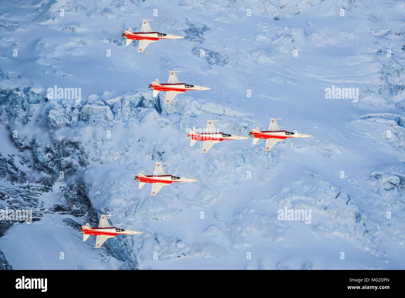 Lauberhorn/Schwitzlerand Januar 17, 2018: SIWSS C-Serie und Swis-Airforce Durchführen einer Air Show am Lauberhorn Ski World Cup. Stockfoto