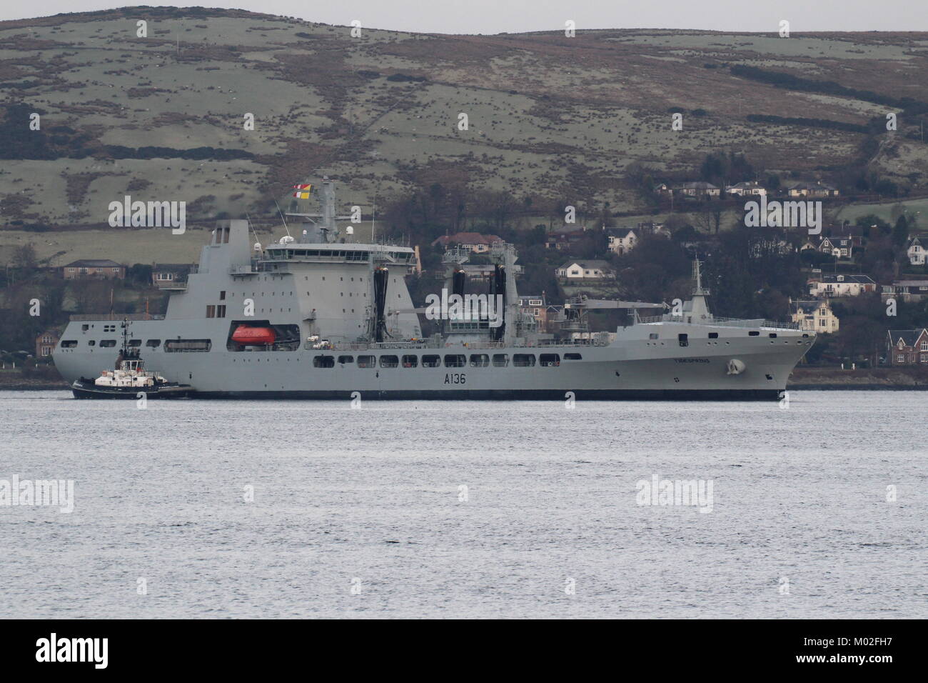 RFA Tidespring (A 136), eine Flut-Klasse schnelle Flotte Tanker durch die königliche Flotte Hilfs betrieben, während der frühen Studien über die Firth of Clyde. Stockfoto