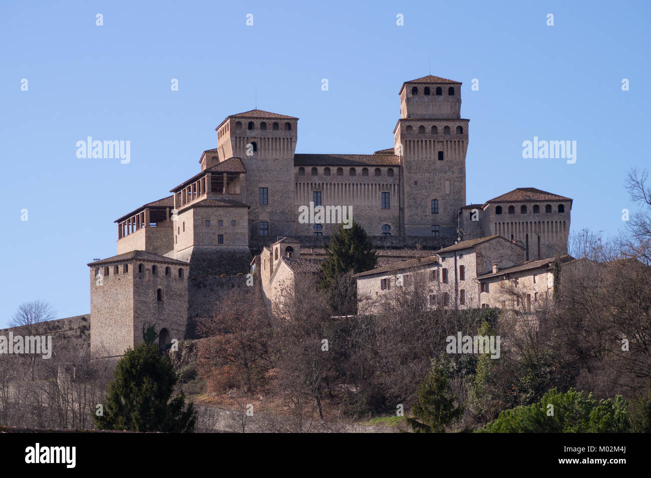 Schloss von Torrechiara, mittelalterliche Festung aus dem 15. Jahrhundert und Palast in Langhirano in der Nähe von Parma, Emilia Romagna, Norditalien, Außenansicht Stockfoto