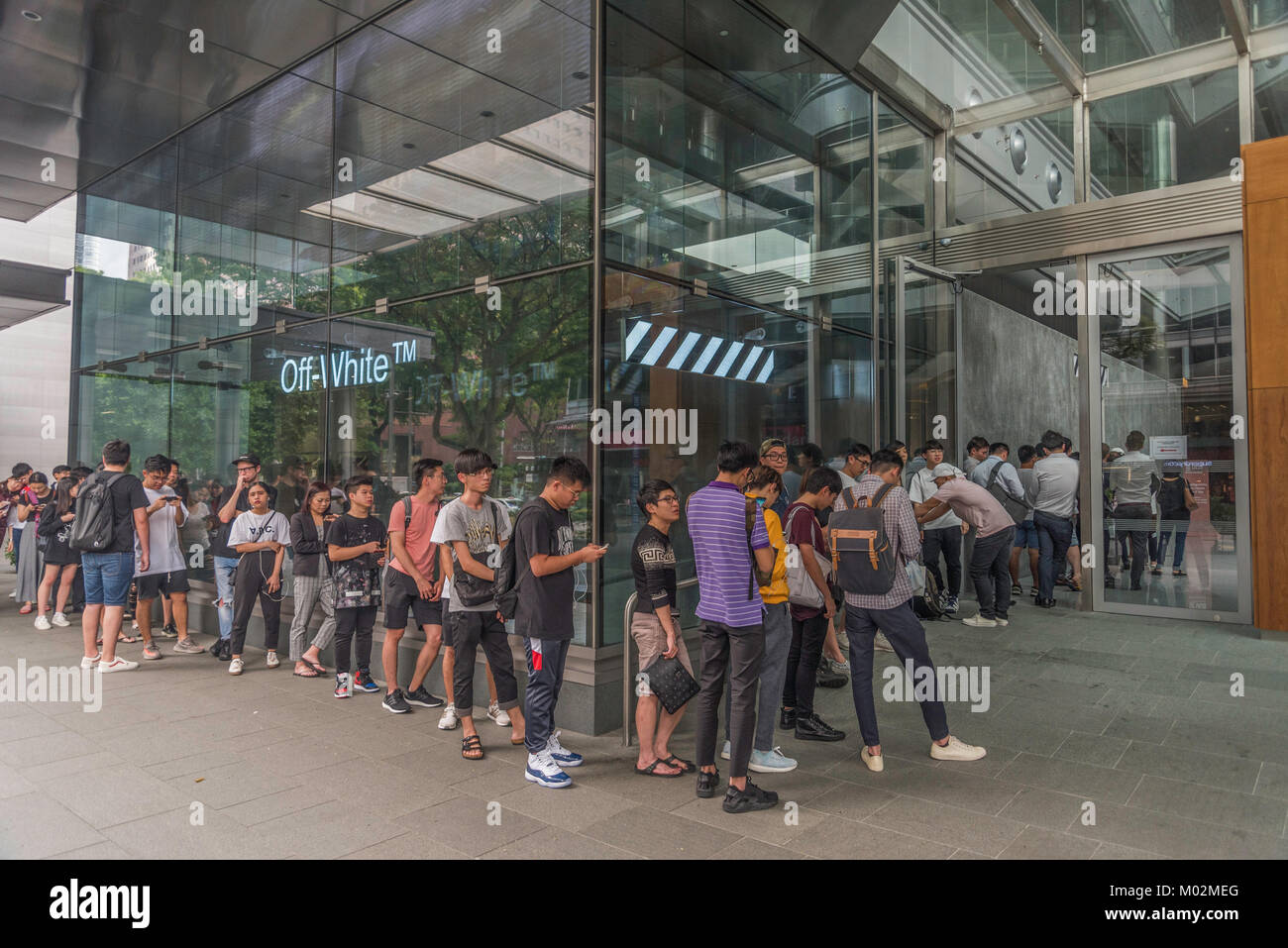 Die Menschen in den Straßen von Singapur Stockfoto
