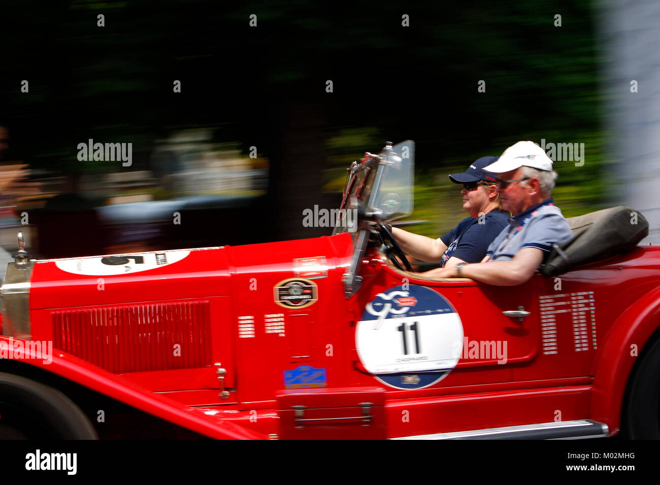 Brescia, Italien. 18., Mai 2017. Crew komponiert von Johann Georg Fendt und Corinna Fendt aus Deutschland mit ihrem Modell Auto O. M. 665 SUPERBA (1927), de Stockfoto