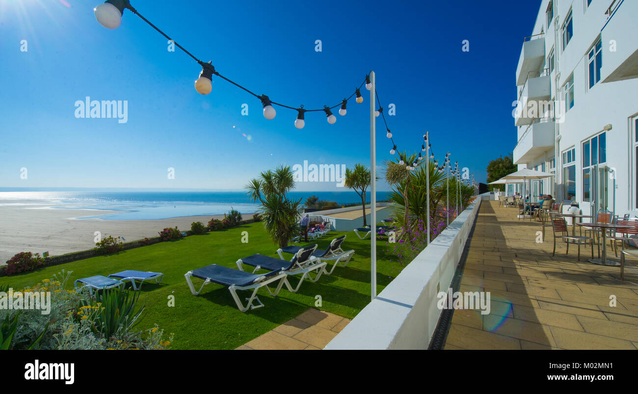 Saunton Sands Hotel mit Strand und Meer im Hintergrund Stockfoto