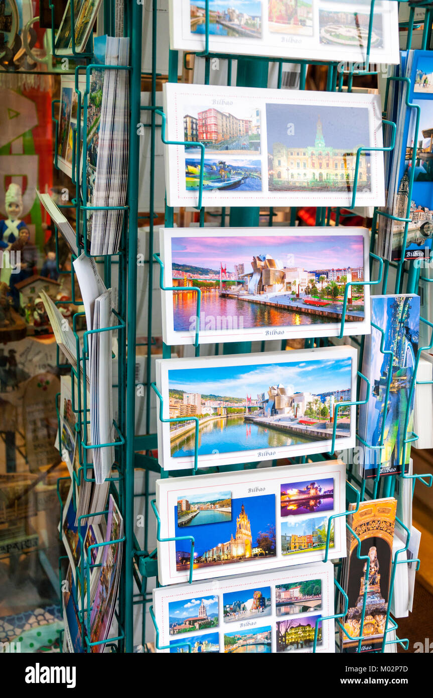 Postkarten zum Verkauf in Bilbao, Baskenland, Spanien Stockfoto