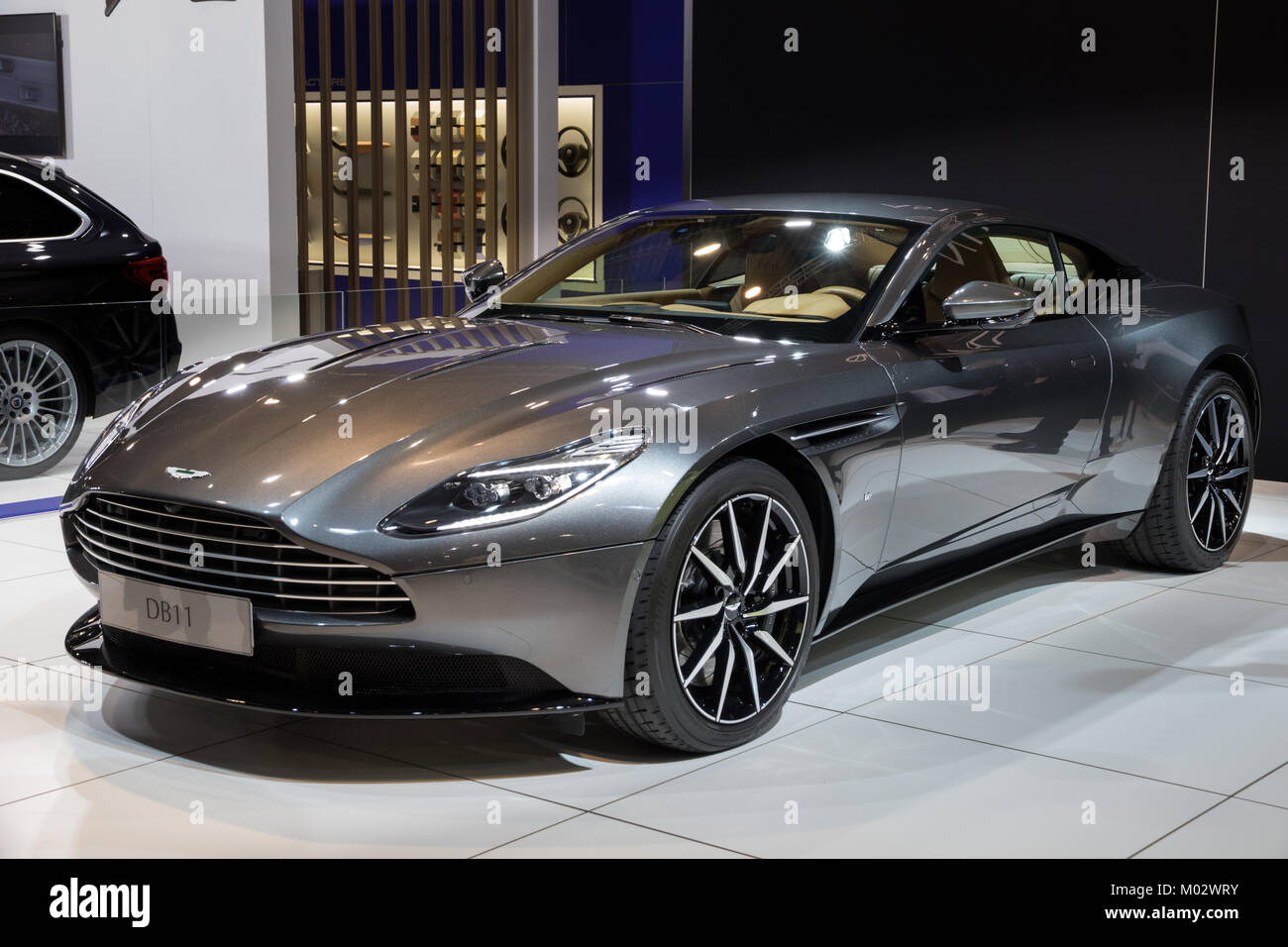 Brüssel - Jan 10, 2018: Aston Martin DB 11 Grand Tourer Coupé Auto auf dem Automobil-Salon in Brüssel vorgestellt. Stockfoto
