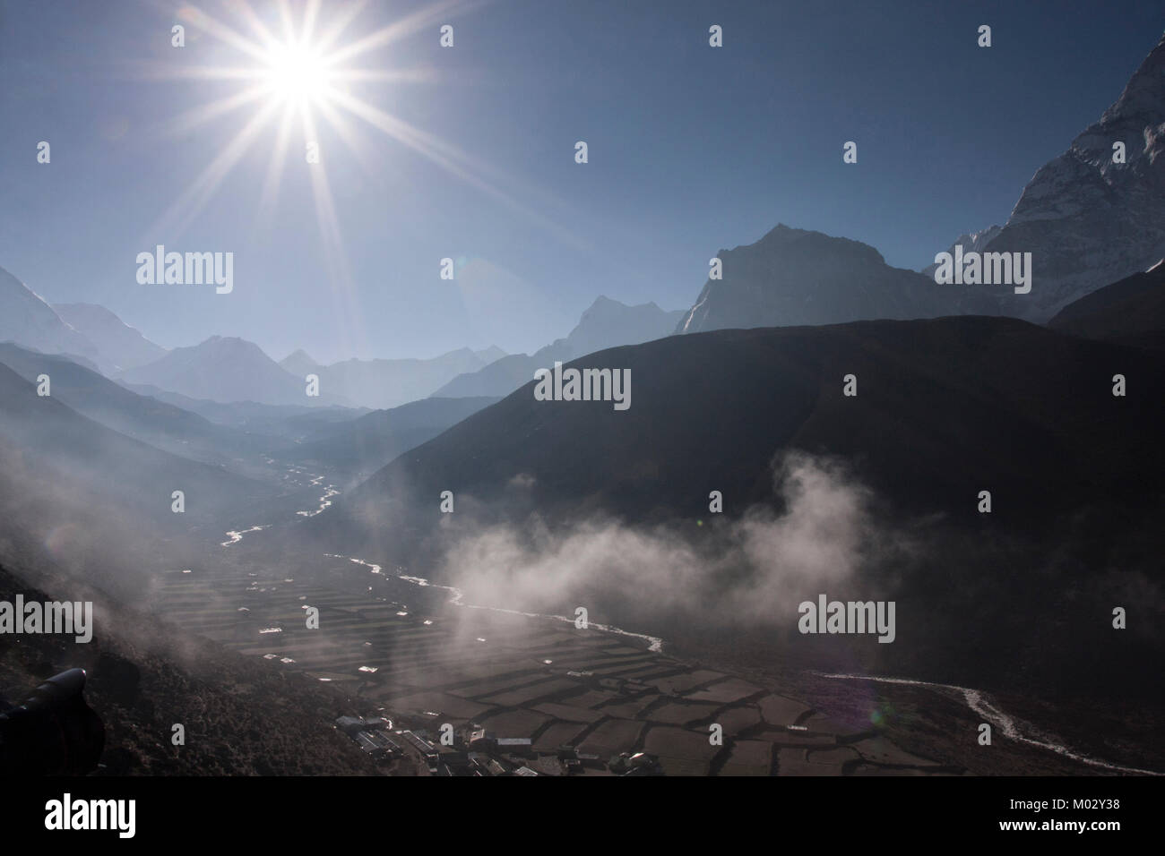 Sonnenaufgang von lobuche gesehen, Everest Region in Nepal. Stockfoto