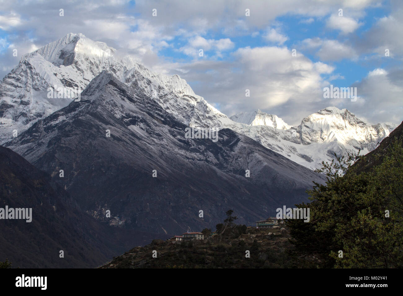 Bergblick in der Everest Region in Nepal. Stockfoto