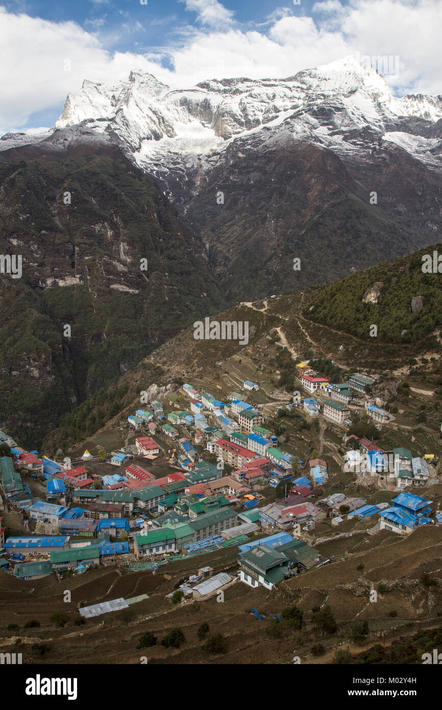 Eine Ansicht von Namche Basar auf dem Weg zu Everest in Nepal. Stockfoto