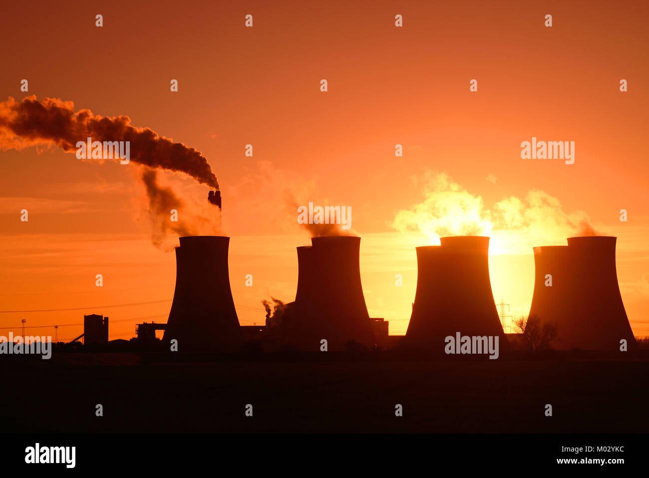 Eggborough Kohle betriebene Kraftwerk bei Sonnenuntergang yorkshire United Kingdom Stockfoto