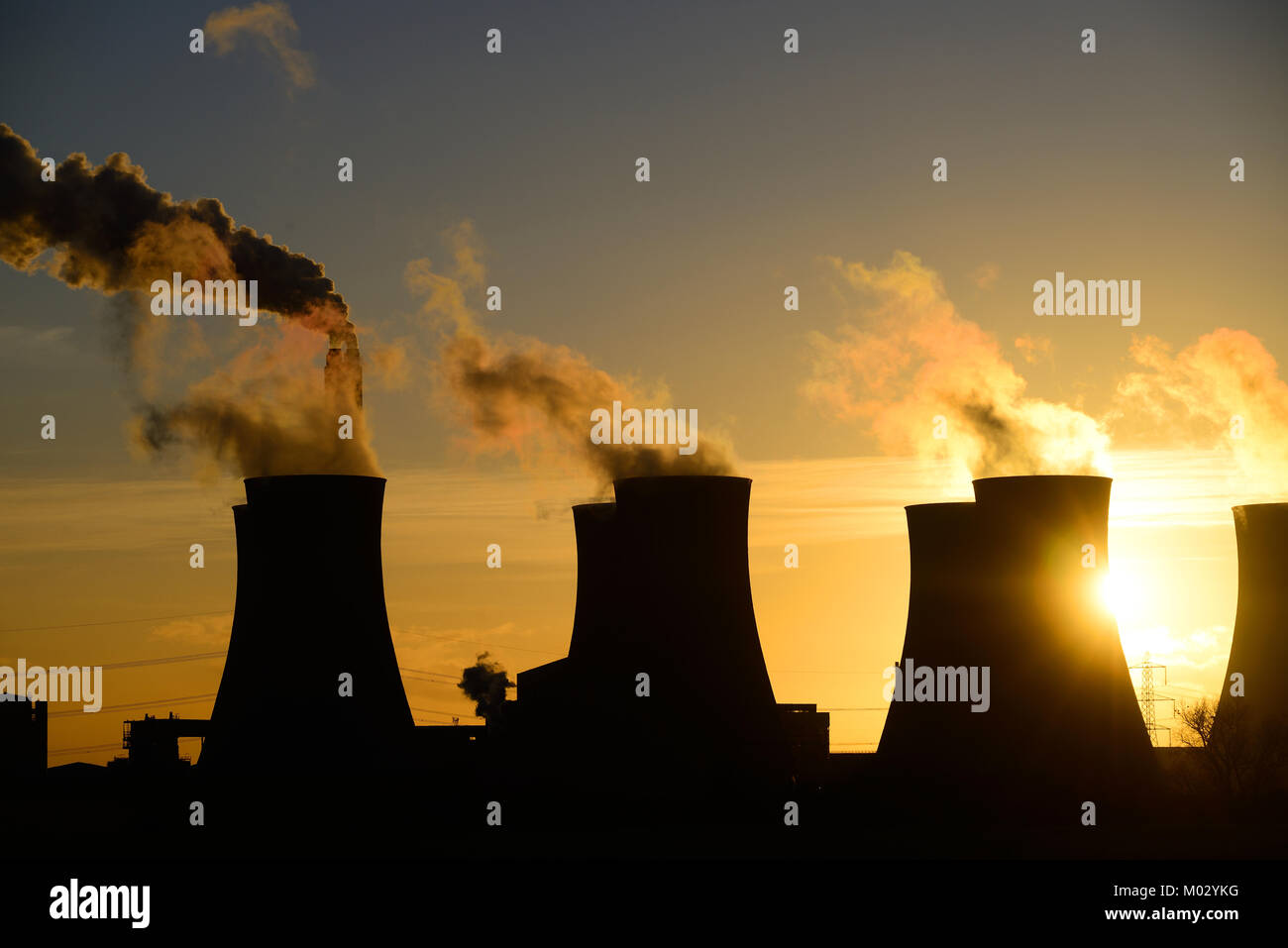 Eggborough Kohle betriebene Kraftwerk bei Sonnenuntergang yorkshire United Kingdom Stockfoto