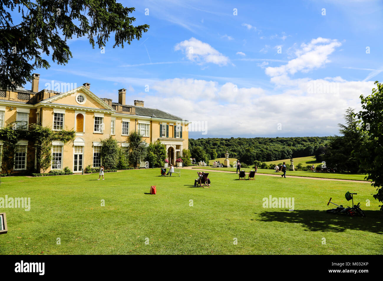Polesden Lacey englische Landhaus Sommer in England Picknicks auf der Wiese Stockfoto