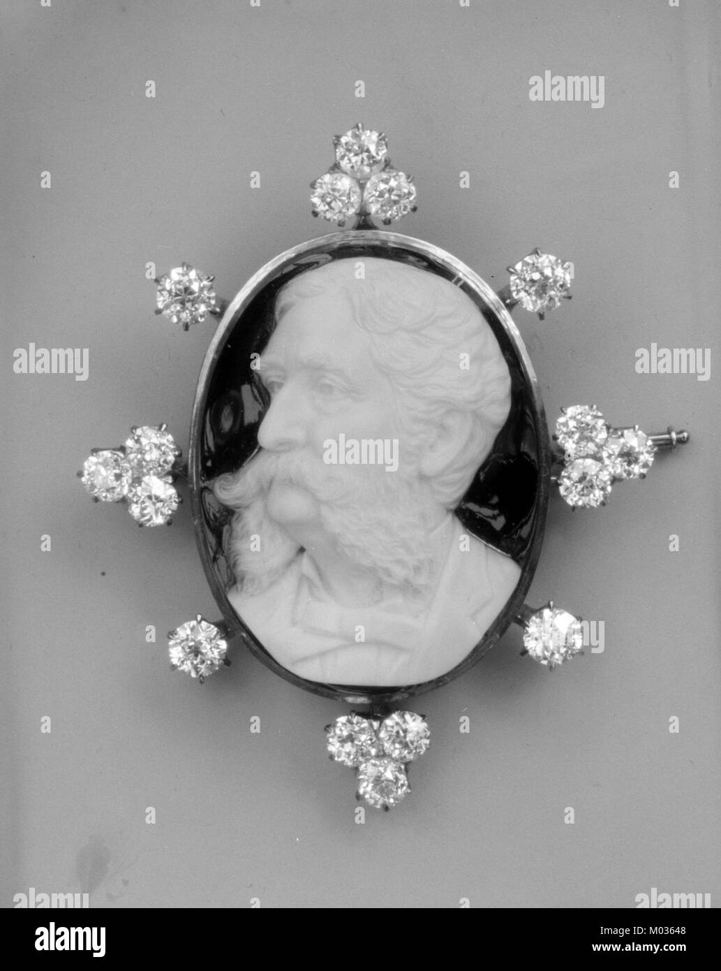 Dieses Cameo, das im Metropolitan Museum of Art untergebracht ist, ist ein gutes Beispiel für die Schmuckhandwerkskunst aus einer früheren Ära, bekannt für sein kompliziertes Design und seine kulturelle Bedeutung. Stockfoto