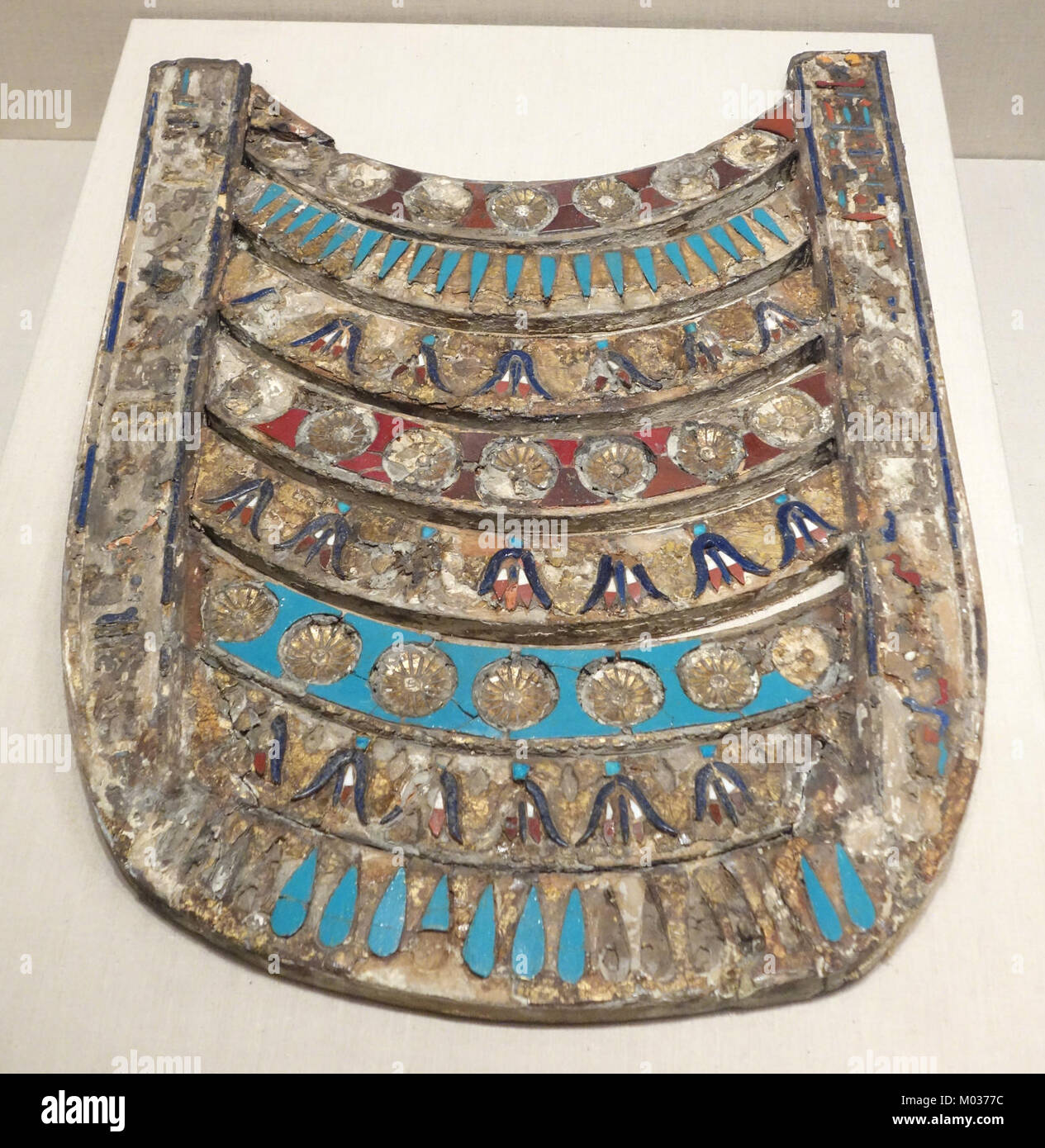 Breiten Kragen - Ägypten, Ptolemäischer Zeit, Herrschaft des Ptolemaios V. Epiphanes, 209-180 v. Chr., Holz, Gips, Glas - Brooklyn Museum - Brooklyn, NY-DSC 08782 Stockfoto