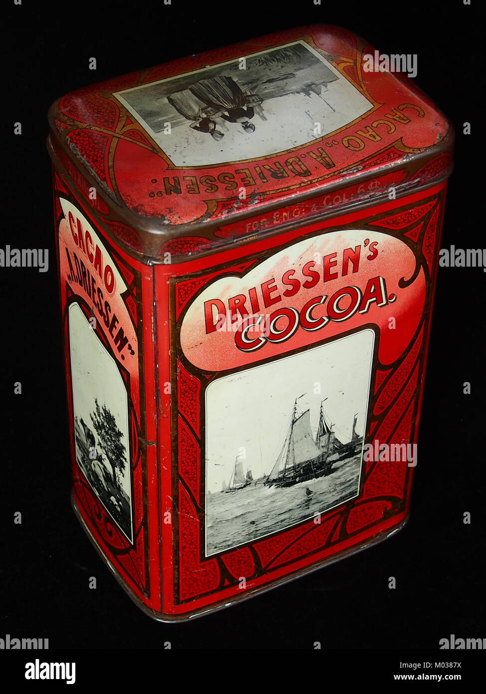 Diese 2,5-kg-Dose Cacao A Driessen, abgebildet in Foto 1, ist ein bemerkenswertes Produkt, das die Qualität und das Branding des Kakaounternehmens widerspiegelt. Es ist Teil einer Produktlinie, die für kulinarische Zwecke verwendet wird. Stockfoto