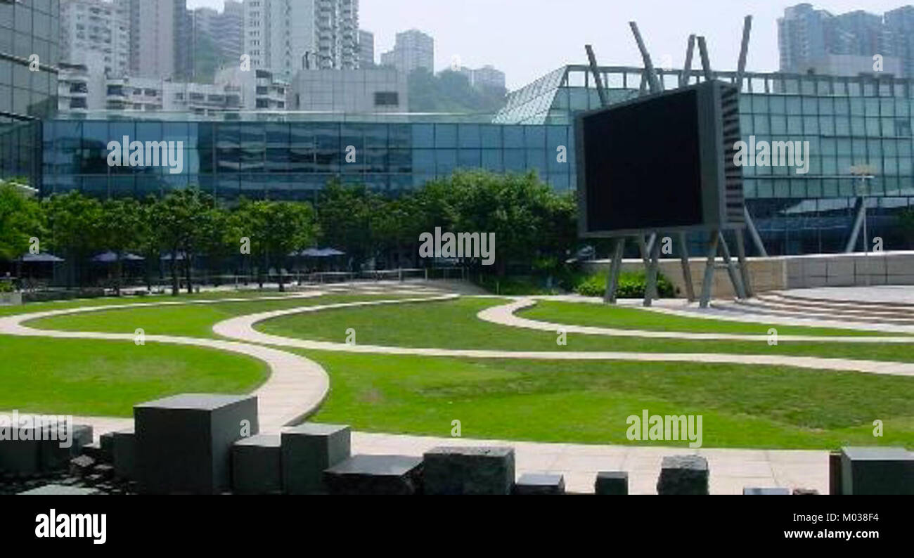 Der Campus der Multichannel Group in Hongkong dient als Hauptsitz dieser Organisation, die sich auf digitale und Mediendienste konzentriert. Es steht für moderne Unternehmensinfrastruktur in einer dynamischen Stadt. Stockfoto