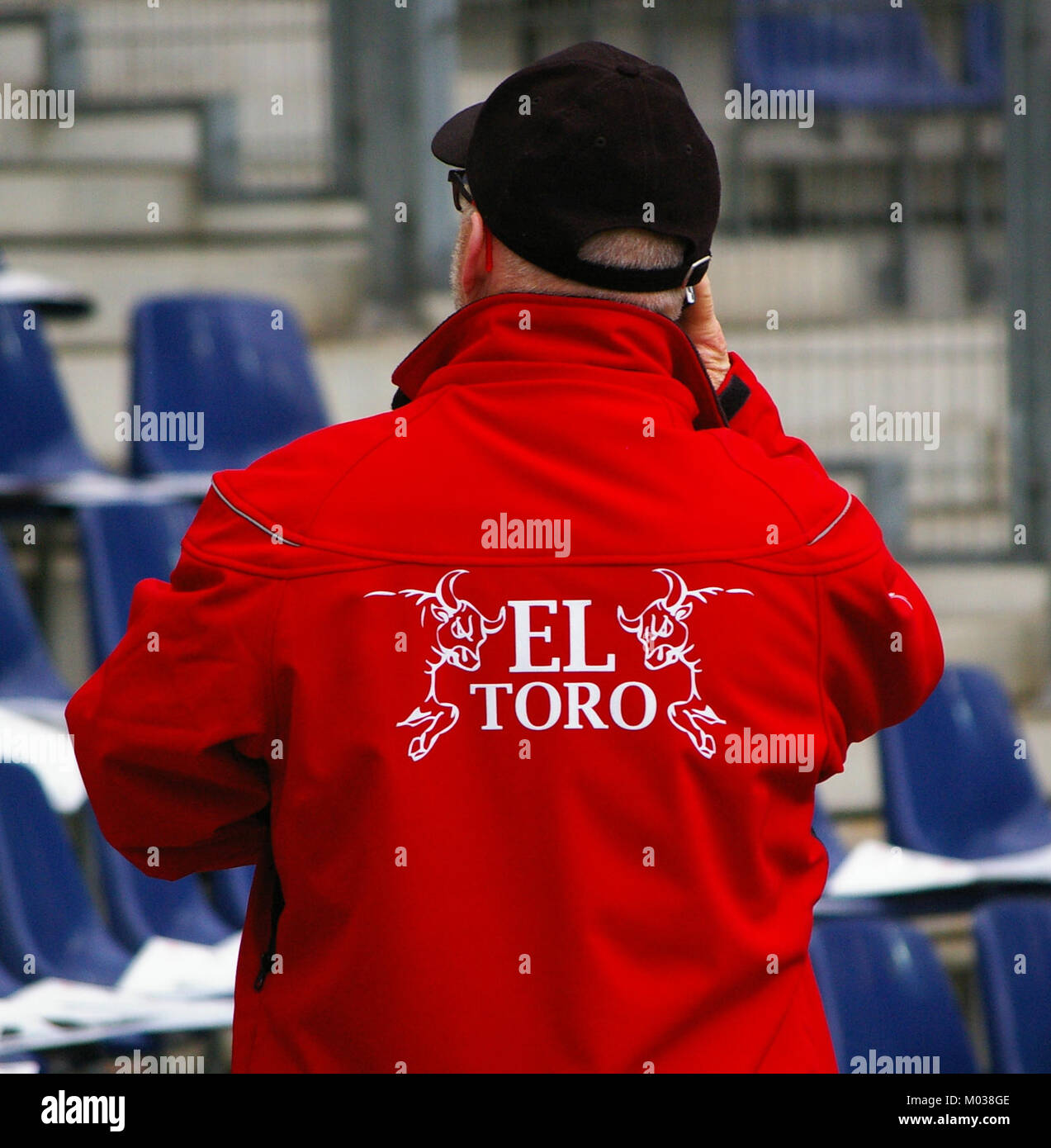 Beim Bundesliga-Spiel zwischen dem FC Red Bull Salzburg und dem SK Rapid Wien treten zwei der besten Fußballvereine Österreichs um die Vorherrschaft in der Liga an. Stockfoto