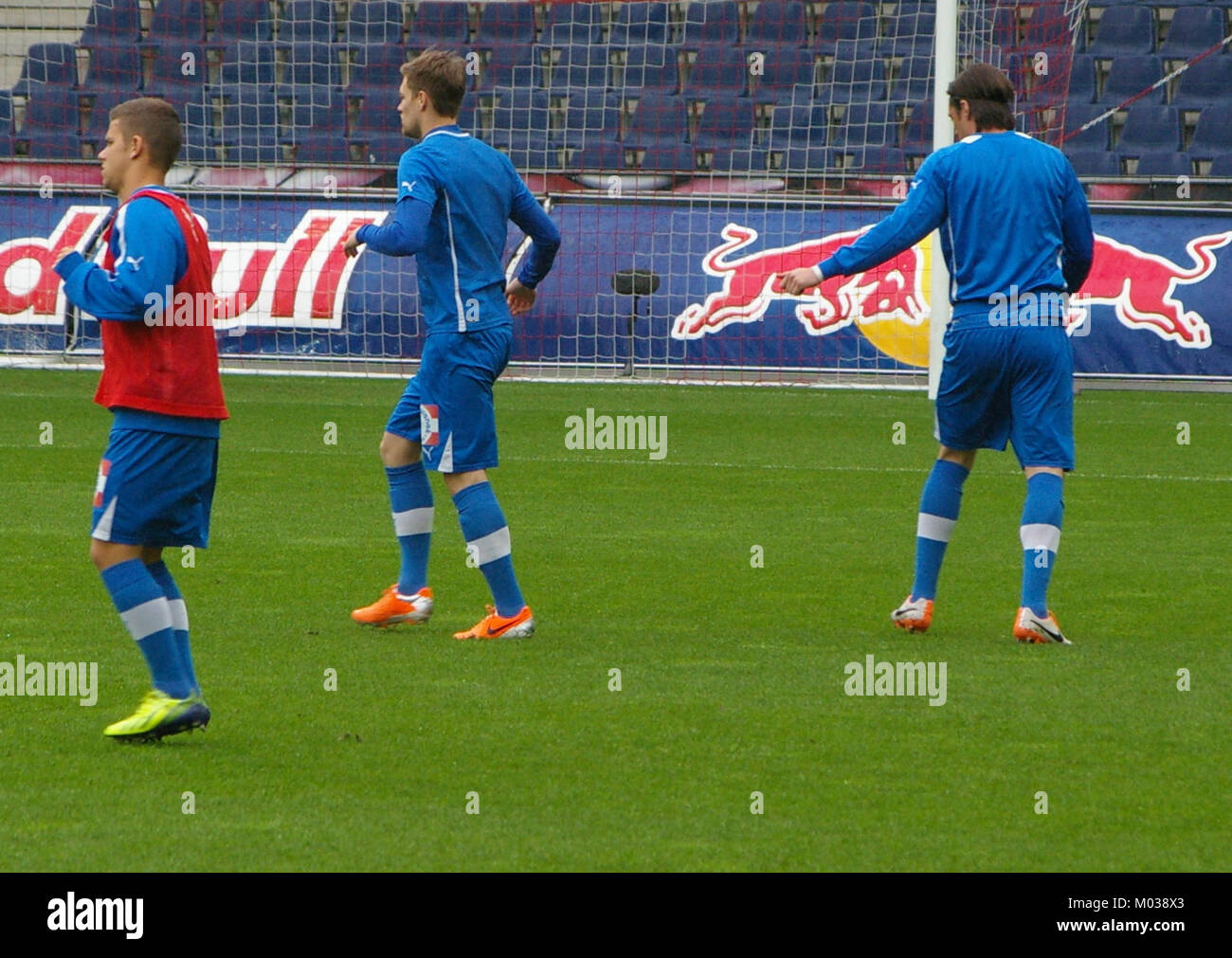 In diesem Spiel in der Bundesliga spielte der FC Red Bull Salzburg gegen den SC Wiener Neustadt. Das Spiel war Teil der obersten Fußballliga Österreichs, in der prominente Teams und Wettkampffußball vertreten waren. Stockfoto