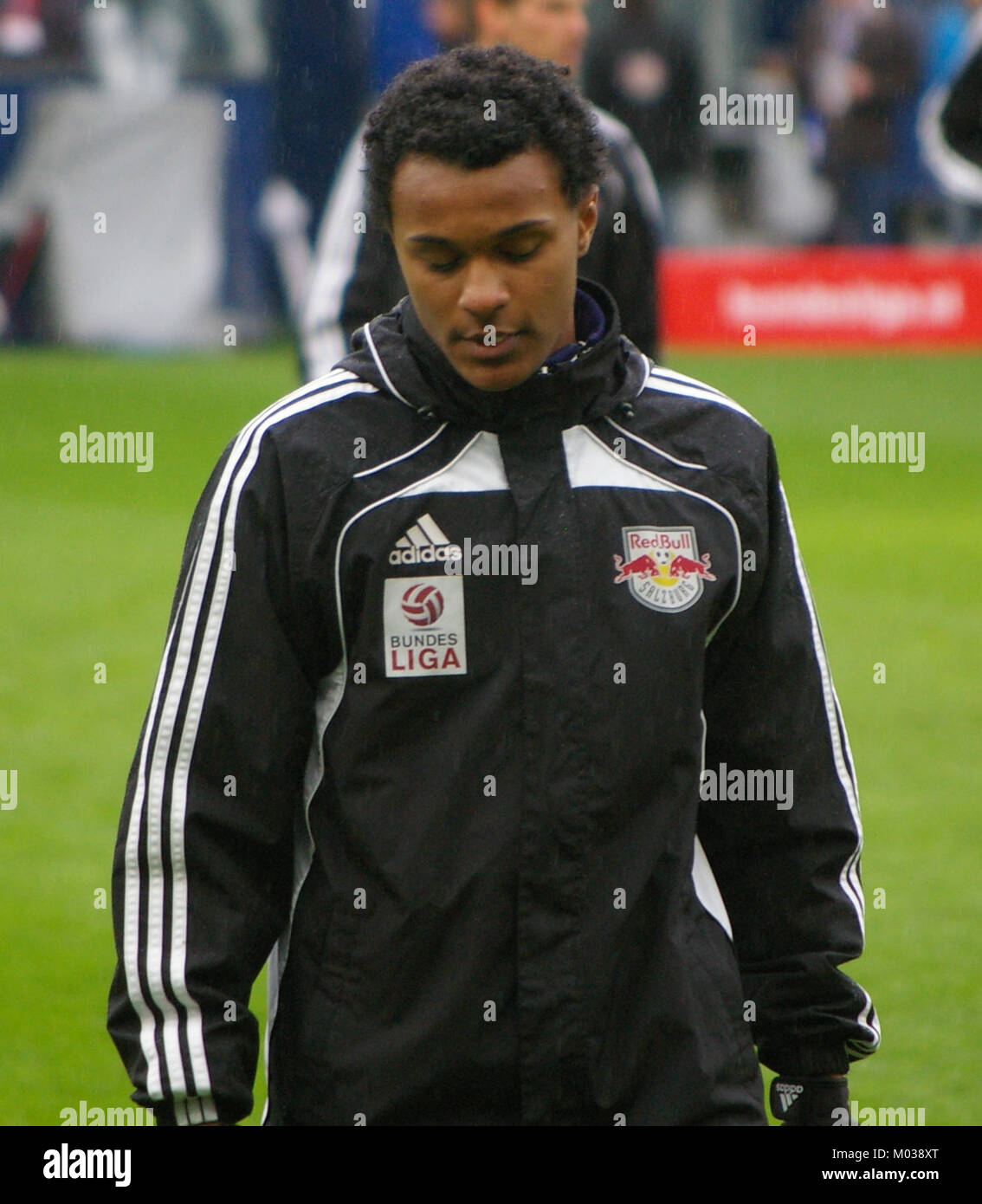 Ein Fußballspiel in der Bundesliga zwischen dem FC Red Bull Salzburg und dem SC Wiener Neustadt, das ein wichtiges Ereignis im österreichischen Fußball darstellt. Stockfoto