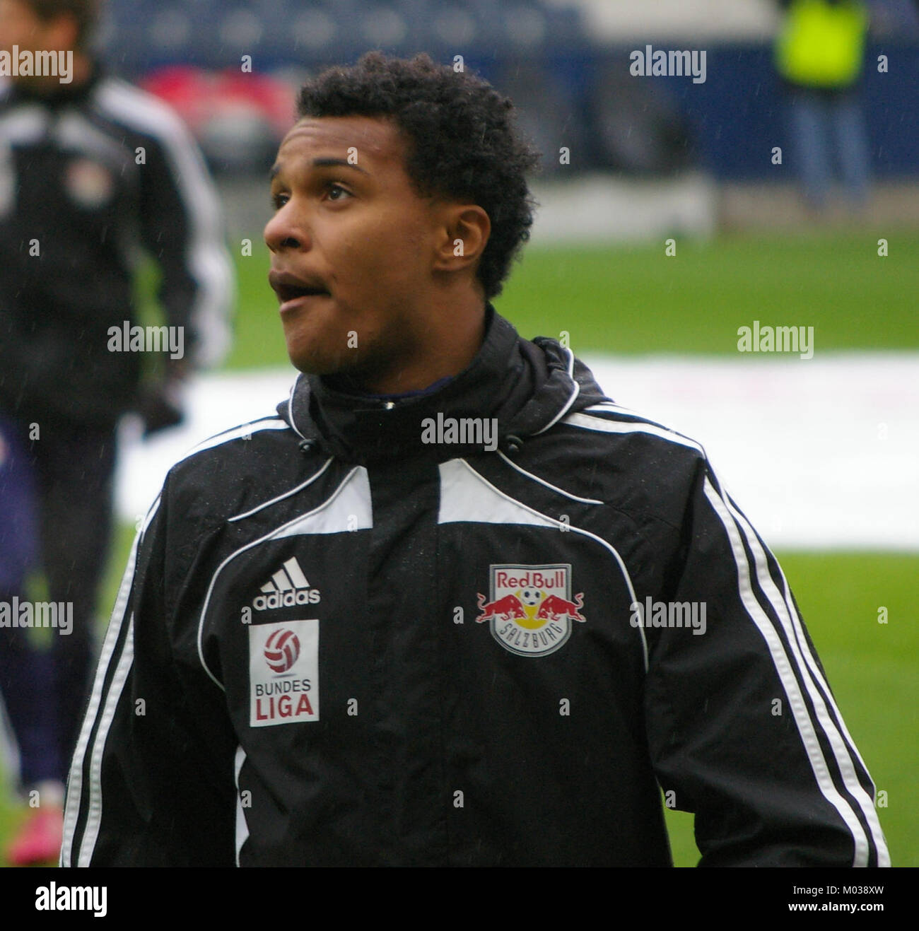 Das Bundesliga-Spiel zwischen dem FC Red Bull Salzburg und dem SC Wiener Neustadt war ein Wettkampf im österreichischen Fußball, der das Talent und die Rivalität zweier prominenter Mannschaften demonstrierte. Stockfoto