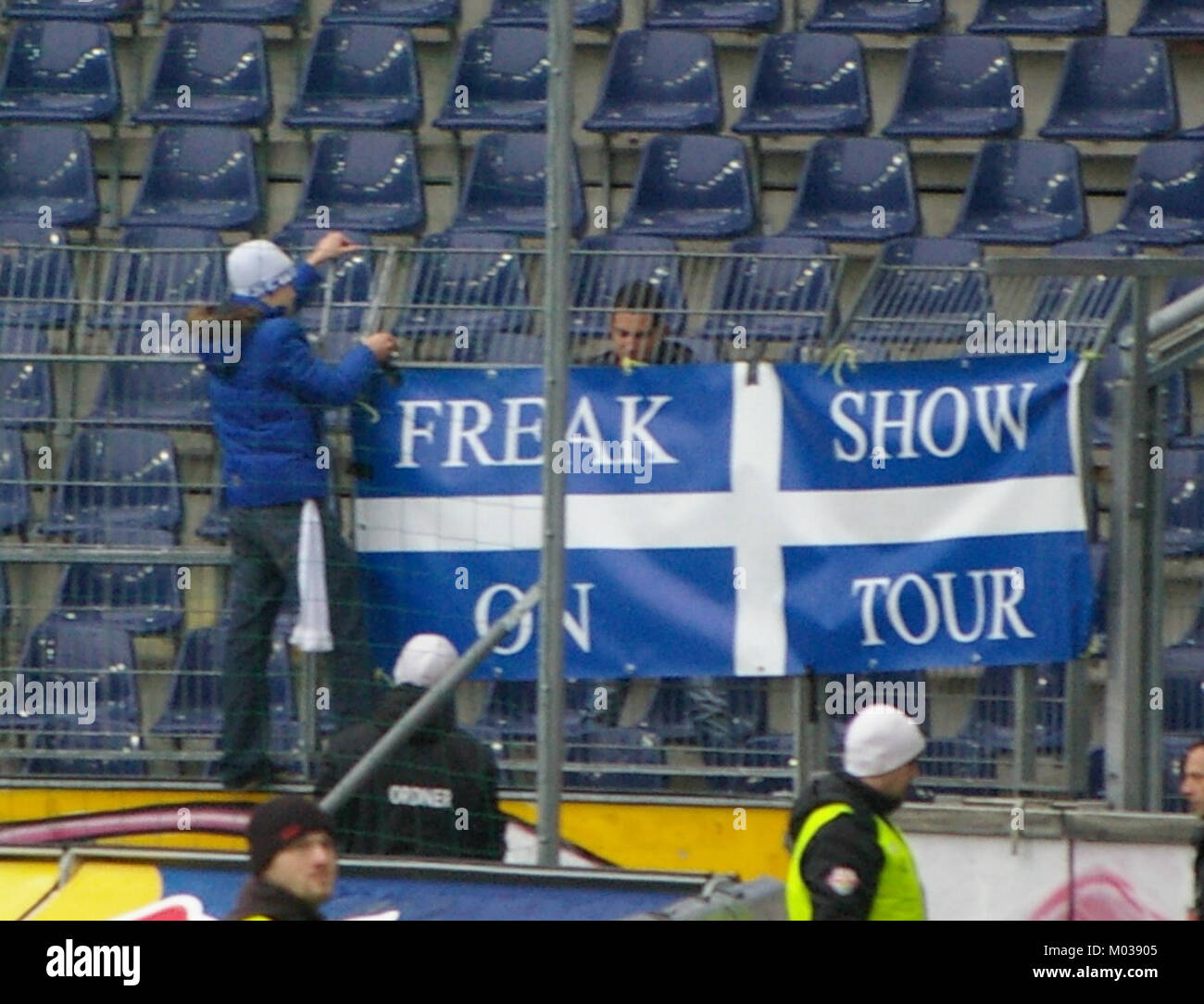Dieses Bild zeigt das spannende Spiel zwischen den Bundesliga-Teams FC Red Bull Salzburg und dem SC Wiener Neustadt. Ein Leistungssportereignis in der österreichischen Fußballliga. Stockfoto