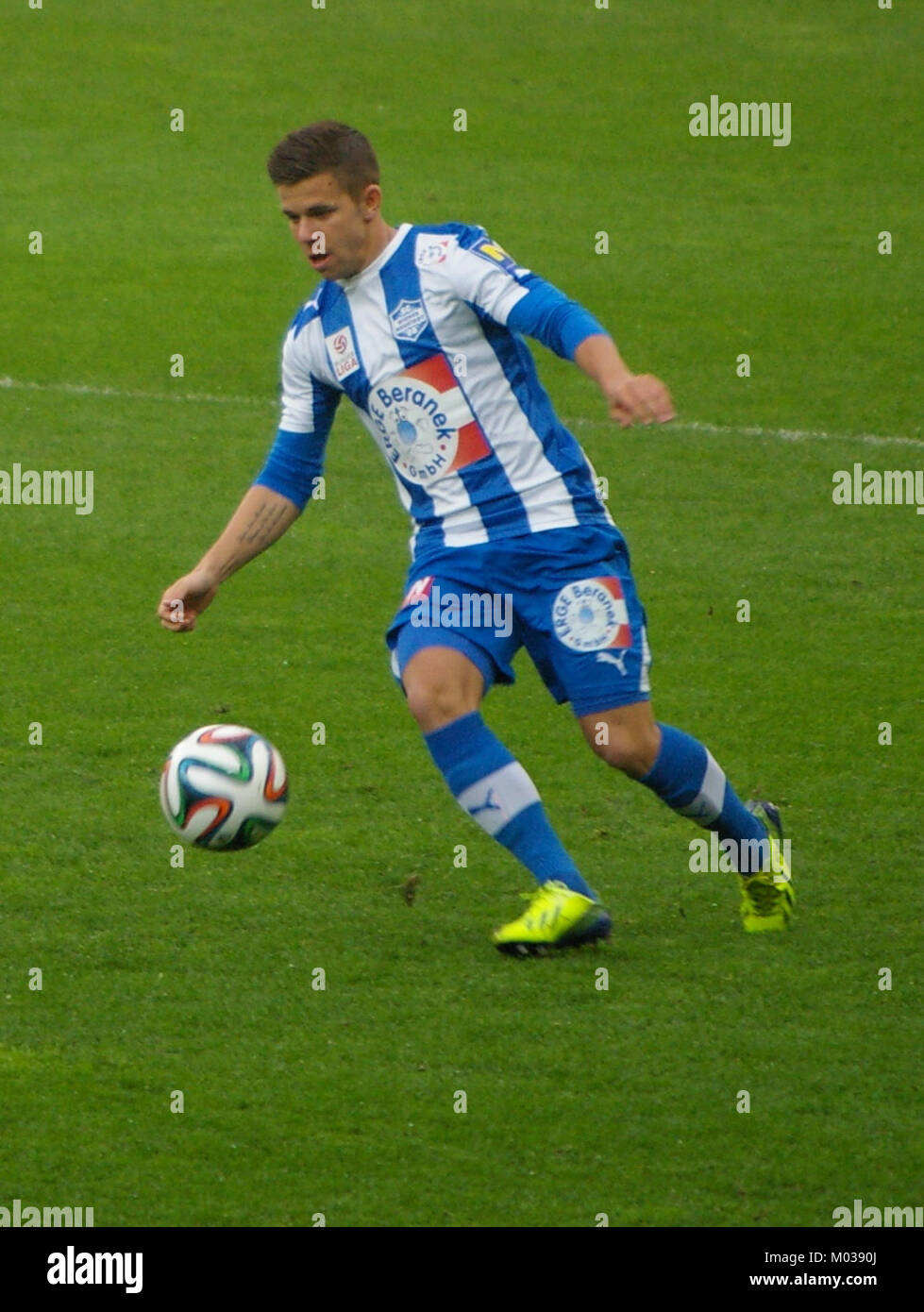 Das Bundesliga-Spiel zwischen dem FC Red Bull Salzburg und dem SC Wiener Neustadt war ein Wettkampf-Spiel in der österreichischen Liga, bei dem Spitzenmannschaften des österreichischen Fußballs gezeigt wurden. Stockfoto
