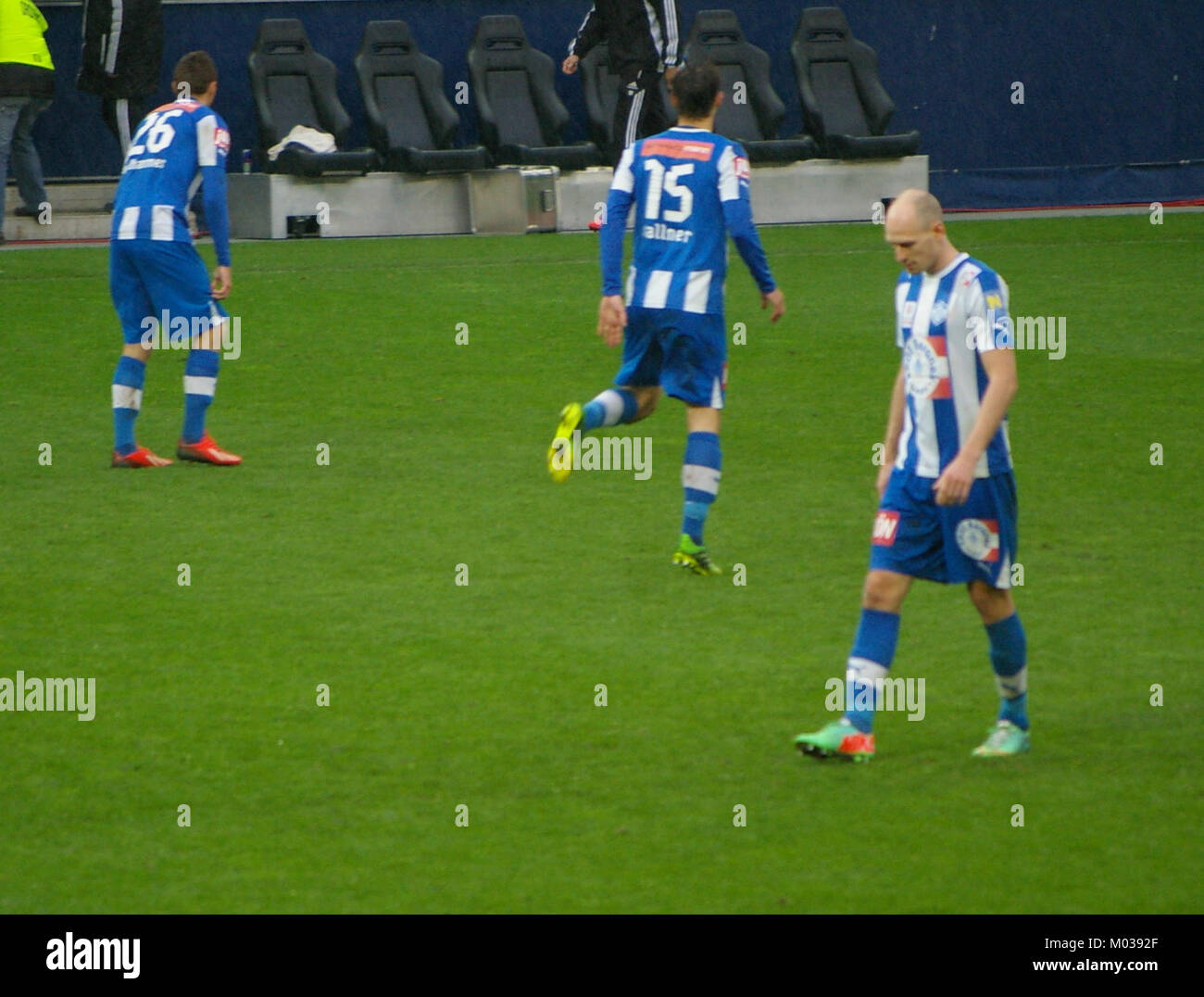 Das Bundesliga-Spiel zwischen dem FC Red Bull Salzburg und dem SC Wiener Neustadt zeigt die sportliche Bedeutung der Veranstaltung im Wettkampf zwischen zwei österreichischen Fußballvereinen. Stockfoto