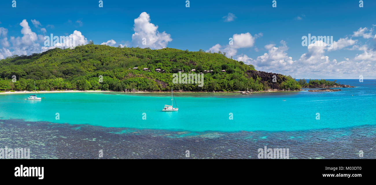 Panoramaaussicht auf der tropischen Insel. Stockfoto