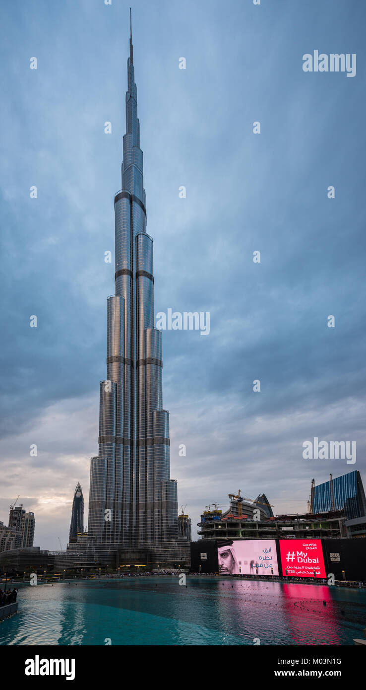 Ansicht des Burj Dubai, dem höchsten Turm der Welt in der Innenstadt von Dubai gelegen und von Adrian Smith, VAE, Vereinigte Arabische Emirate. Stockfoto