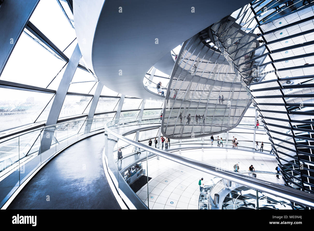 Innenansicht der Reichstag Kuppel am 19. Juli 2015 in Berlin, Deutschland Stockfoto