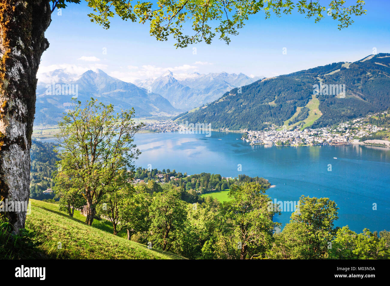 Schöne Landschaft mit Alpen und Zeller See in Zell am See, Salzburger Land, Österreich Stockfoto