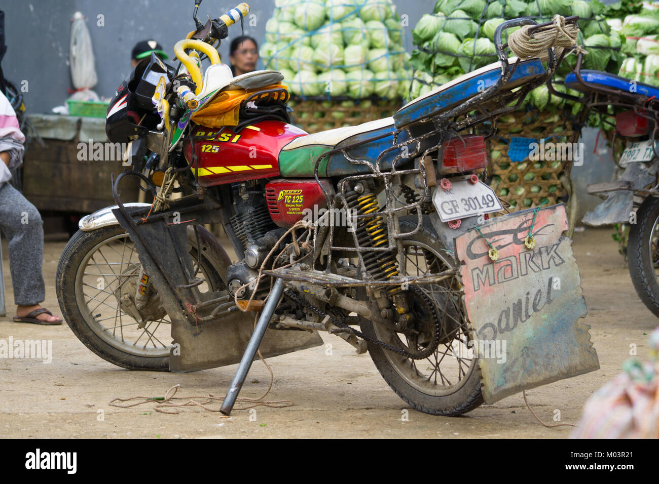 Typische Habal Habal Motorrad in der Provinz der Philippinen verwendet. Stockfoto
