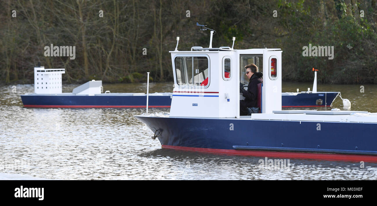 Southampton, Großbritannien. 18 Jan, 2018. Paul Watt/Alamy Leben Nachrichten Princess Royal Fahrten an Bord der Challenger, der in Anlehnung an die Brittany Ferries Schiff Normandie in Timsbury See Ship Handling Center in der Nähe von Romsey Southampton zum zweiten Teil von Ihrem Besuch in offiziell Solent Universität und Warsash Maritime Academy neue St Marys Campus öffnen. Die Princess Royal heute, Donnerstag, den 18. Januar 2018, besuchte Southampton in England offiziell Neue warsash Maritime Academy St Marys Campus im Herzen der Stadt öffnen. Credit: PBWPIX/Alamy leben Nachrichten Stockfoto