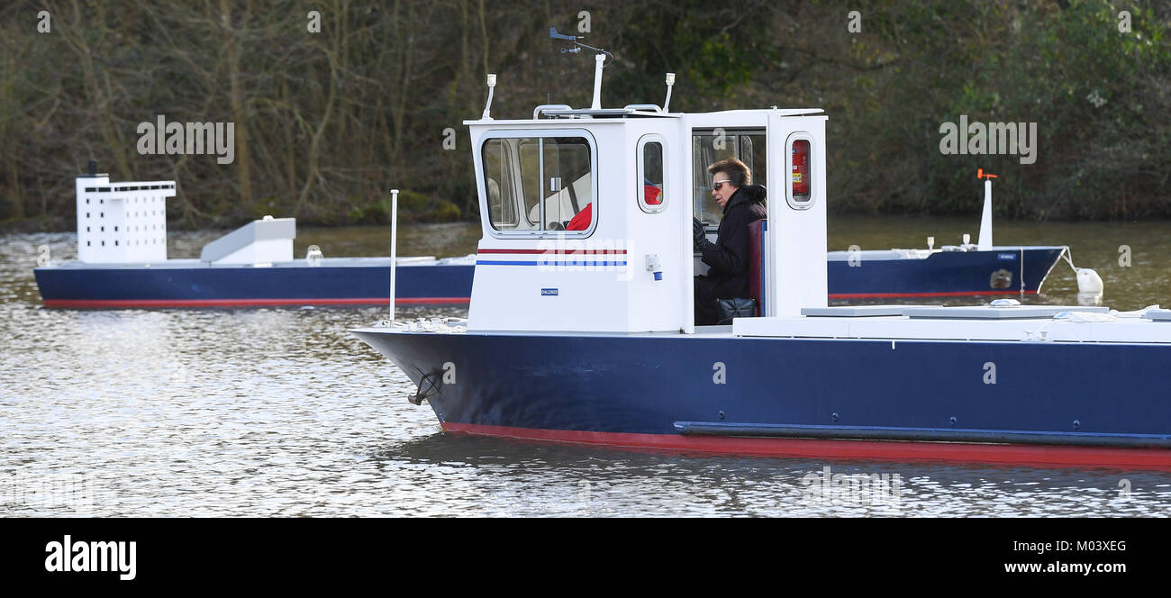 Southampton, Großbritannien. 18 Jan, 2018. Paul Watt/Alamy Leben Nachrichten Princess Royal Fahrten an Bord der Challenger, der in Anlehnung an die Brittany Ferries Schiff Normandie in Timsbury See Ship Handling Center in der Nähe von Romsey Southampton zum zweiten Teil von Ihrem Besuch in offiziell Solent Universität und Warsash Maritime Academy neue St Marys Campus öffnen. Die Princess Royal heute, Donnerstag, den 18. Januar 2018, besuchte Southampton in England offiziell Neue warsash Maritime Academy St Marys Campus im Herzen der Stadt öffnen. Credit: PBWPIX/Alamy leben Nachrichten Stockfoto