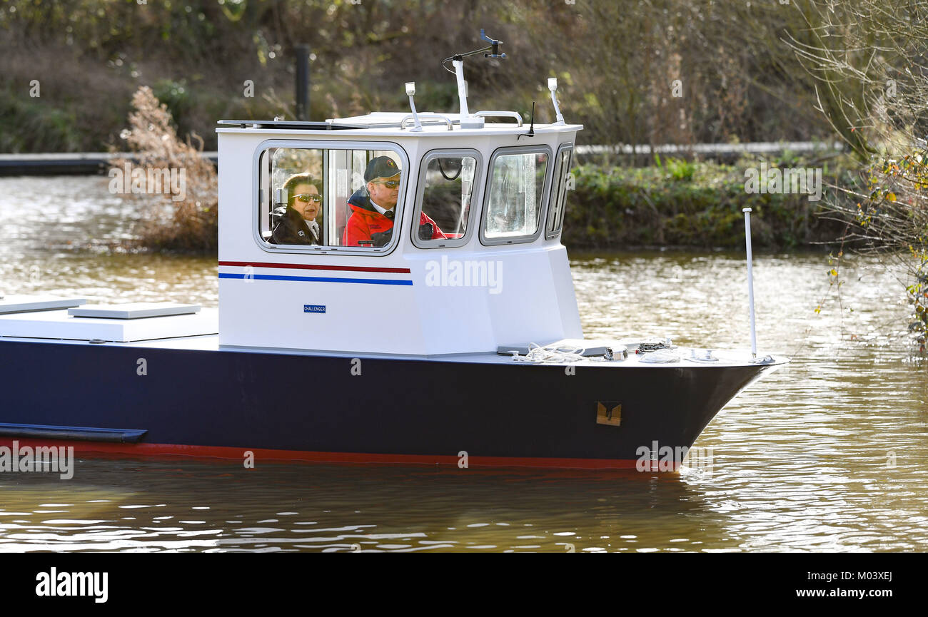 Southampton, Großbritannien. 18 Jan, 2018. Paul Watt/Alamy Leben Nachrichten Princess Royal Fahrten an Bord der Challenger, der in Anlehnung an die Brittany Ferries Schiff Normandie in Timsbury See Ship Handling Center in der Nähe von Romsey Southampton zum zweiten Teil von Ihrem Besuch in offiziell Solent Universität und Warsash Maritime Academy neue St Marys Campus öffnen. Die Princess Royal heute, Donnerstag, den 18. Januar 2018, besuchte Southampton in England offiziell Neue warsash Maritime Academy St Marys Campus im Herzen der Stadt öffnen. Credit: PBWPIX/Alamy leben Nachrichten Stockfoto