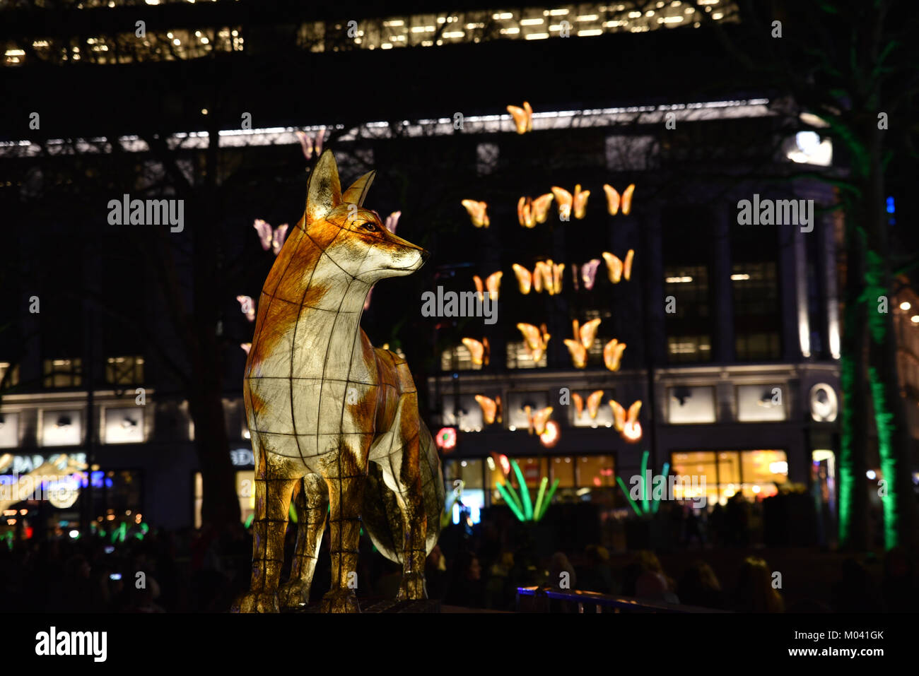 Leicester Square, London, UK. 18 Jan, 2018. Laterne mit Jo Pocock: Nachtleben der Lumiere London Arts Festival. Quelle: Matthew Chattle/Alamy leben Nachrichten Stockfoto