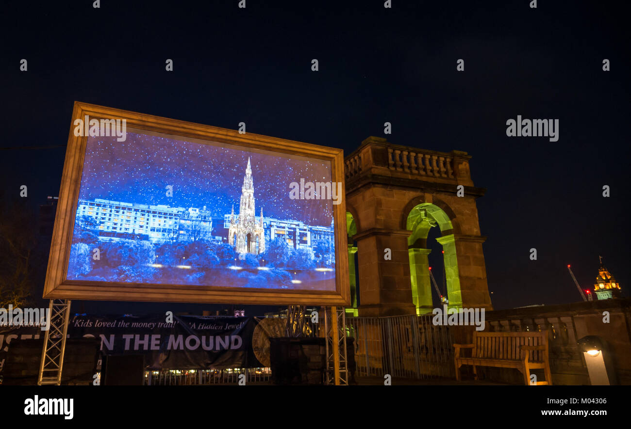 Edinburgh, Schottland, Großbritannien. 18 Jan, 2018. Val McDermid die Kurzgeschichte 'New Year's Auferstehung' in 12 verschiedenen Standorten an einem Abend Wanderweg rund um das Stadtzentrum von Edinburgh feiert den Edinburgh literarisches Erbe. In Auftrag gegeben und von Edinburgh's Hogmanay und Edinburgh International Book Festival, in Verbindung mit dem Edinburgh UNESCO Stadt der Literatur Vertrauen vorgestellt. Von Underbelly produziert. Projektionen durch doppelte Produktionen. Die Bank von Schottland Hauptquartier, Lloyds Banking Group, auf dem Damm Stockfoto