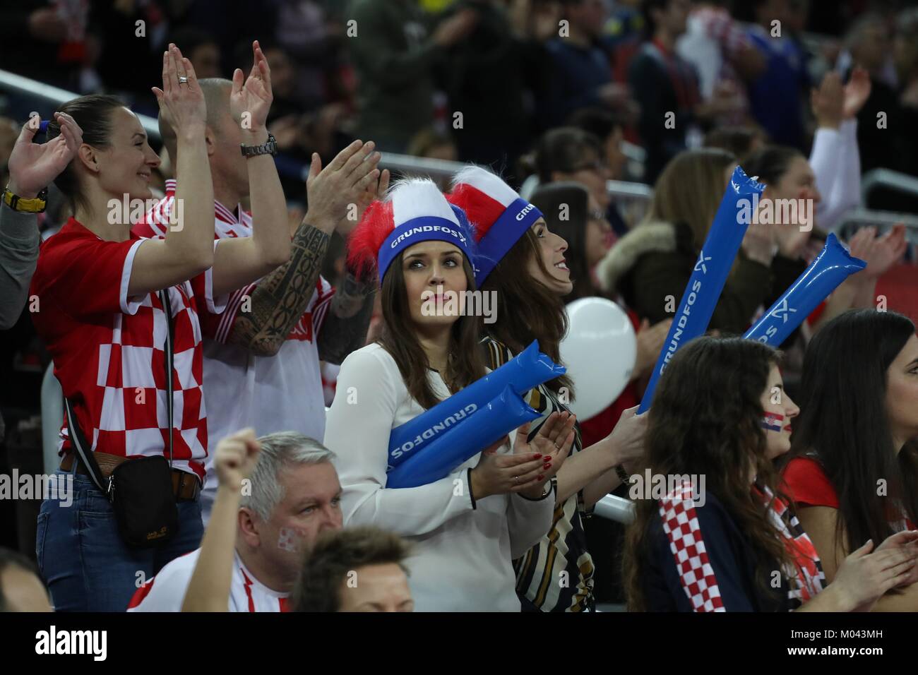 Zagreb, Kroatien. 18 Jan, 2018. 18. Januar 2018, Arena Zagreb, Zagreb, Kroatien; 2018 europäischen Mens Handball-WM, Kroatien gegenüber Belarus; Supportrice Croate Credit: Laurent Lairys/Agence Locevaphotos/Alamy leben Nachrichten Stockfoto