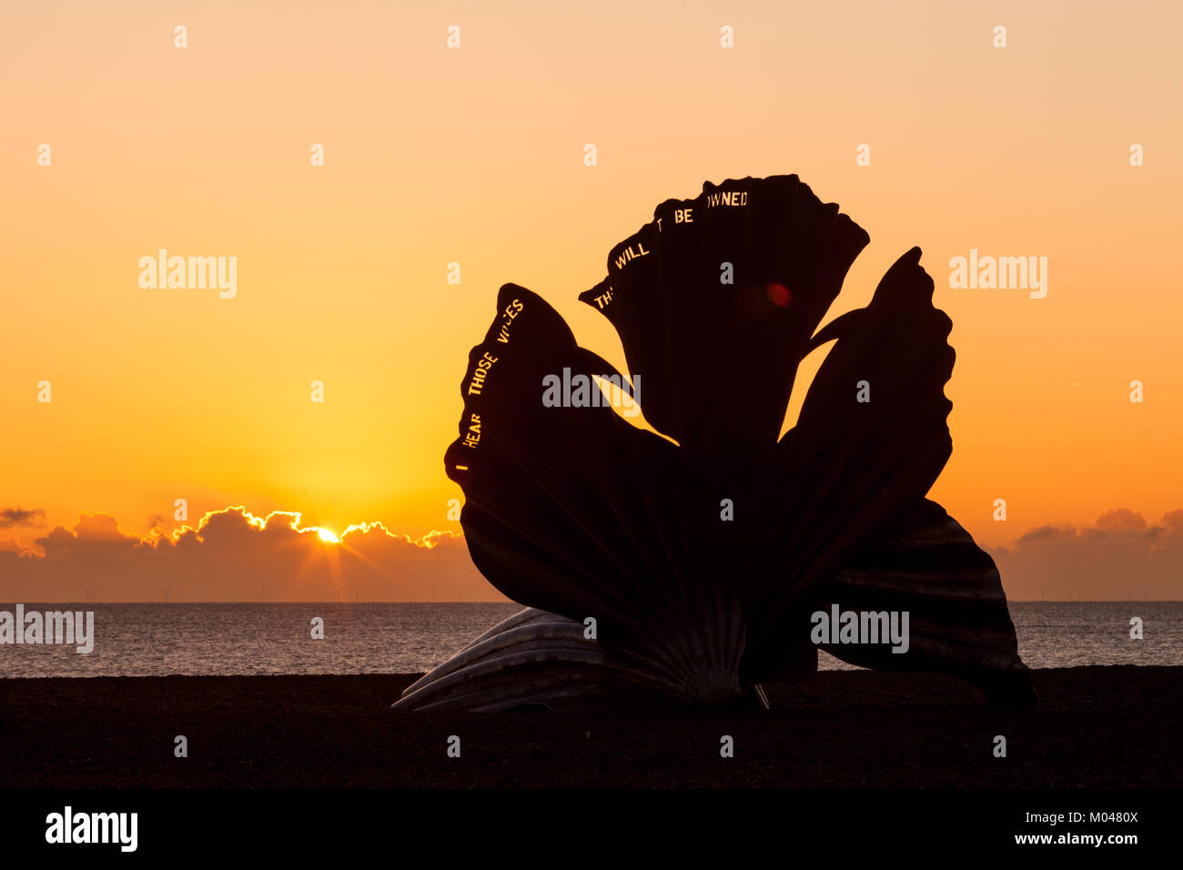 Die Jakobsmuscheln, eine Skulptur an der Komponist Benjamin Britten auf Henne Strand, Suffolk England Großbritannien Stockfoto