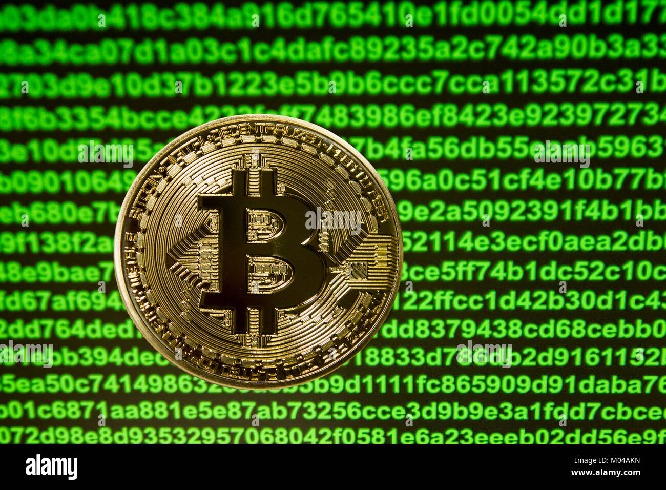 Bitcoin mit HEX-Zahlen hinter Stockfoto