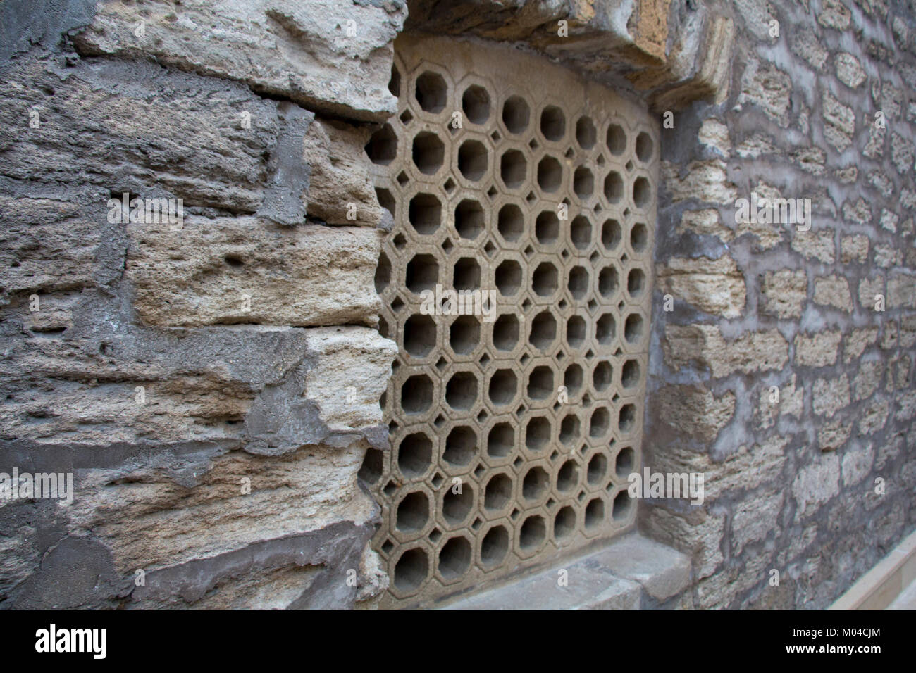 Fenster Grill Design eines alten orientalischen Architektur. Arabisch architektonische Details. Stockfoto