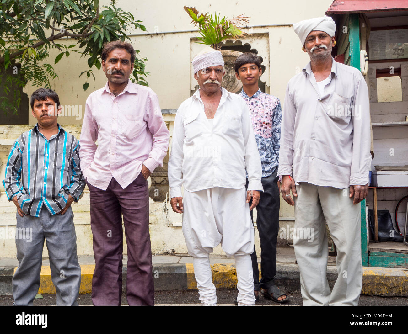 Ein Foto von einer Familie von Nizza Indische Männer Urlaub in Rajasthan, Indien Stockfoto