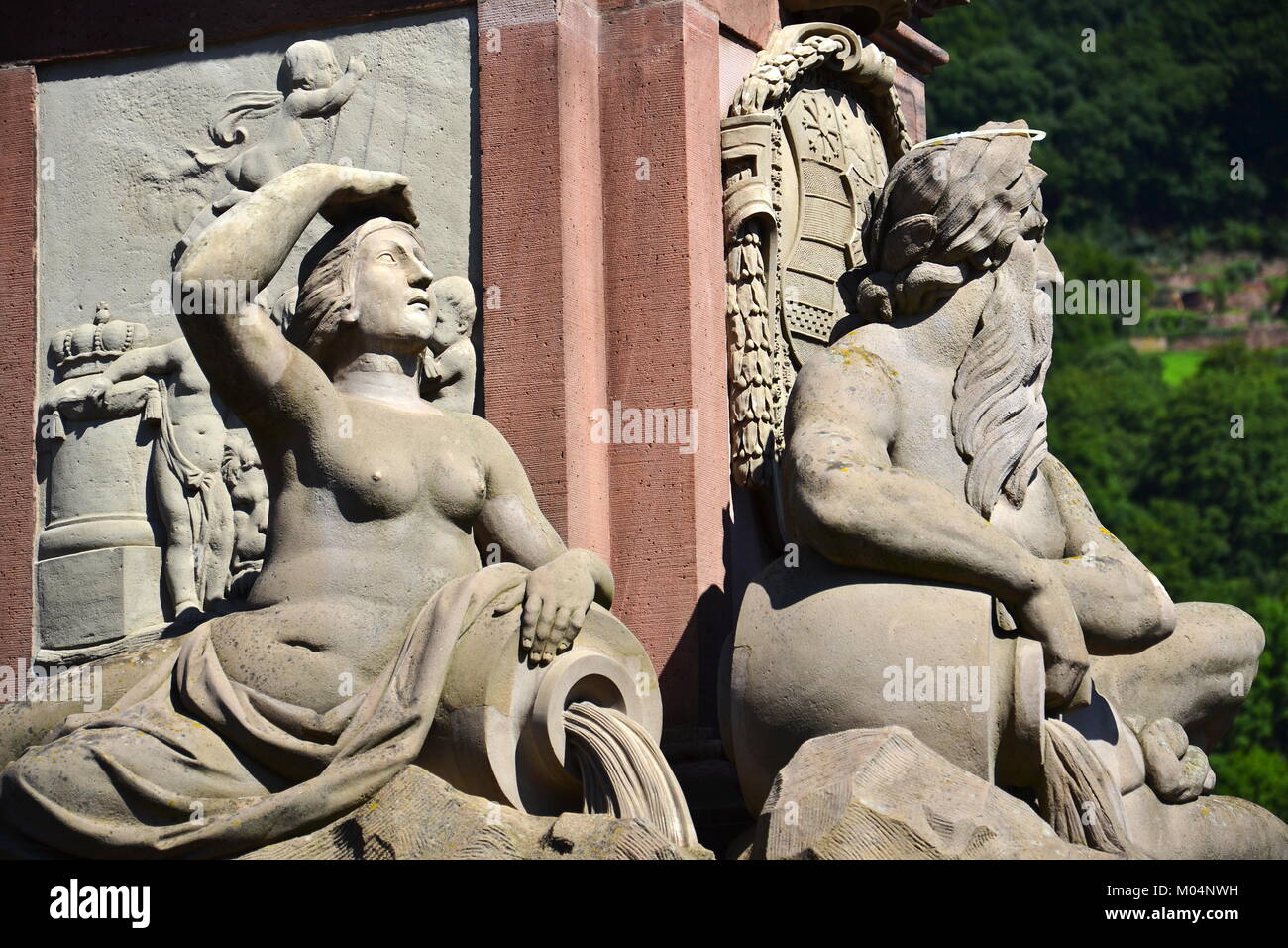 Karl Theodor Statue auf Alte Brücke über den Neckar, Heidelberg, Deutschland Stockfoto