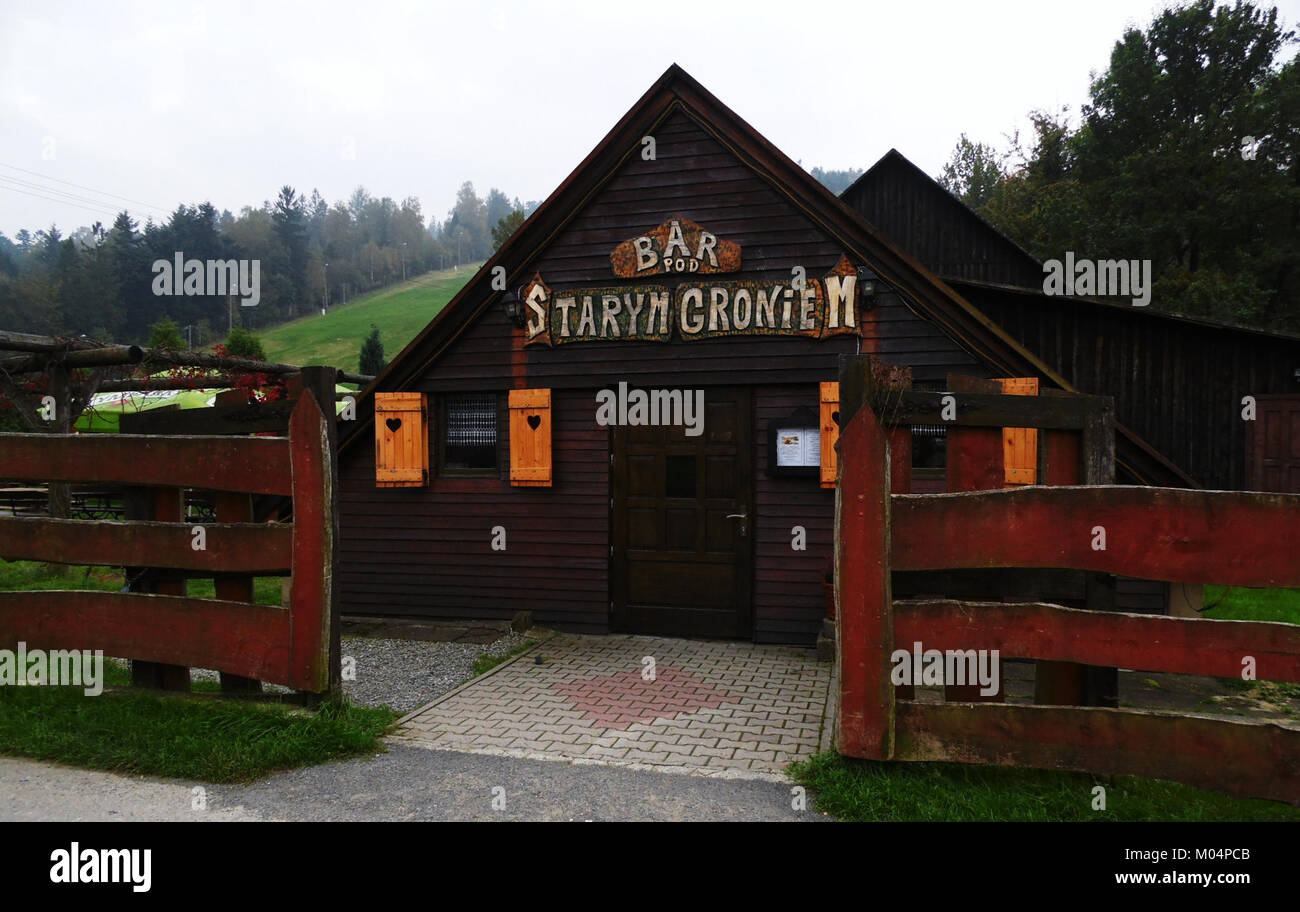 Foto mit dem Titel „BRENNA, ab. 027', die einen malerischen oder architektonischen Blick auf ein Gebiet in Alberta, Kanada, mit historischer oder kultureller Bedeutung aufnehmen. Stockfoto
