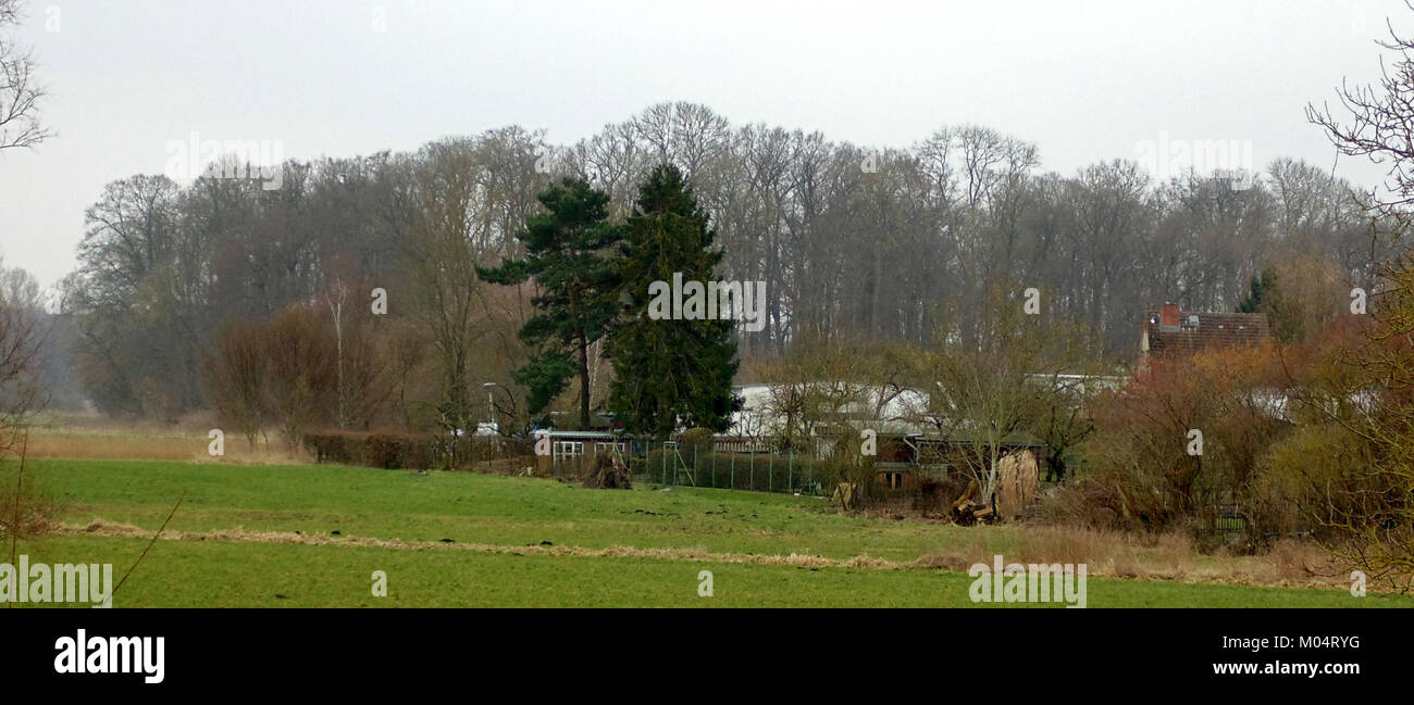 Burg Mecklenburg ist eine historische Burg in Deutschland, die für ihre mittelalterliche Architektur und Bedeutung in der europäischen Geschichte bekannt ist. Die Burg war ein wichtiges Wahrzeichen in der Region. Stockfoto