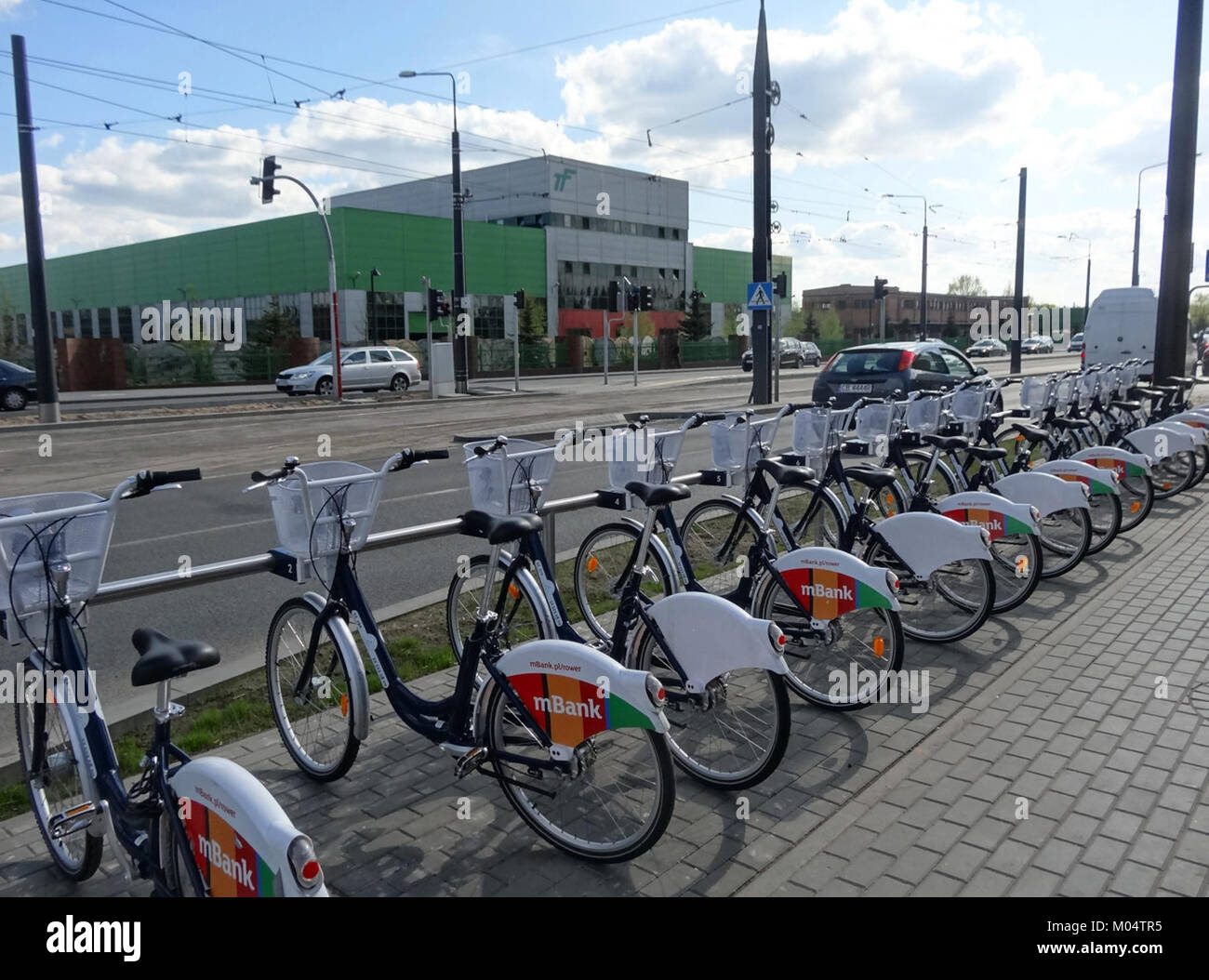 Foto der Initiative Bydgoski Rower Aglomeracyjny (Bydgoszcz Agglomeration Bicycle), aufgenommen im April 2015. Das Bild zeigt die Stationen und die Benutzerinteraktion des Fahrradfreigabeprogramms. Stockfoto