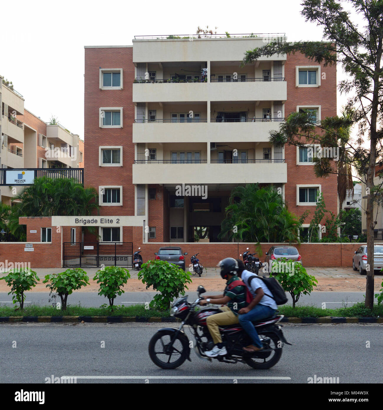 Die Brigade Elite 2 Apartments in Mysore sind Teil eines Wohnprojekts mit modernen Annehmlichkeiten und befinden sich in einer erstklassigen Gegend von Mysore, Indien. Stockfoto